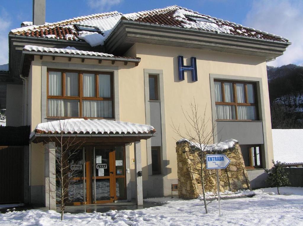 Hotel Santa Cristina 波拉·德莱纳 外观 照片